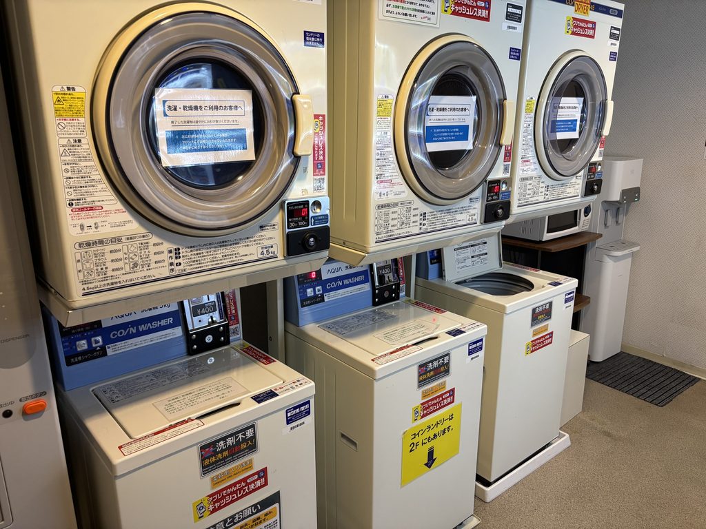 4階のコインランドリーの洗濯機と乾燥機