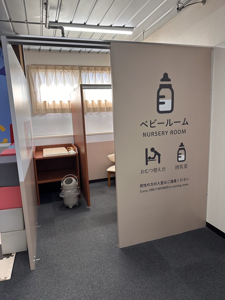 JAM福井勝山のリゾートセンターにあるベビールームの入口